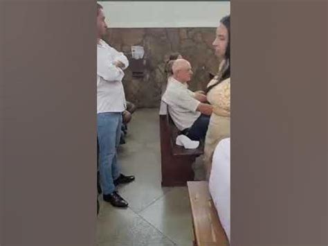 Marido flagra padre fazendo sexo com a mulher na igreja